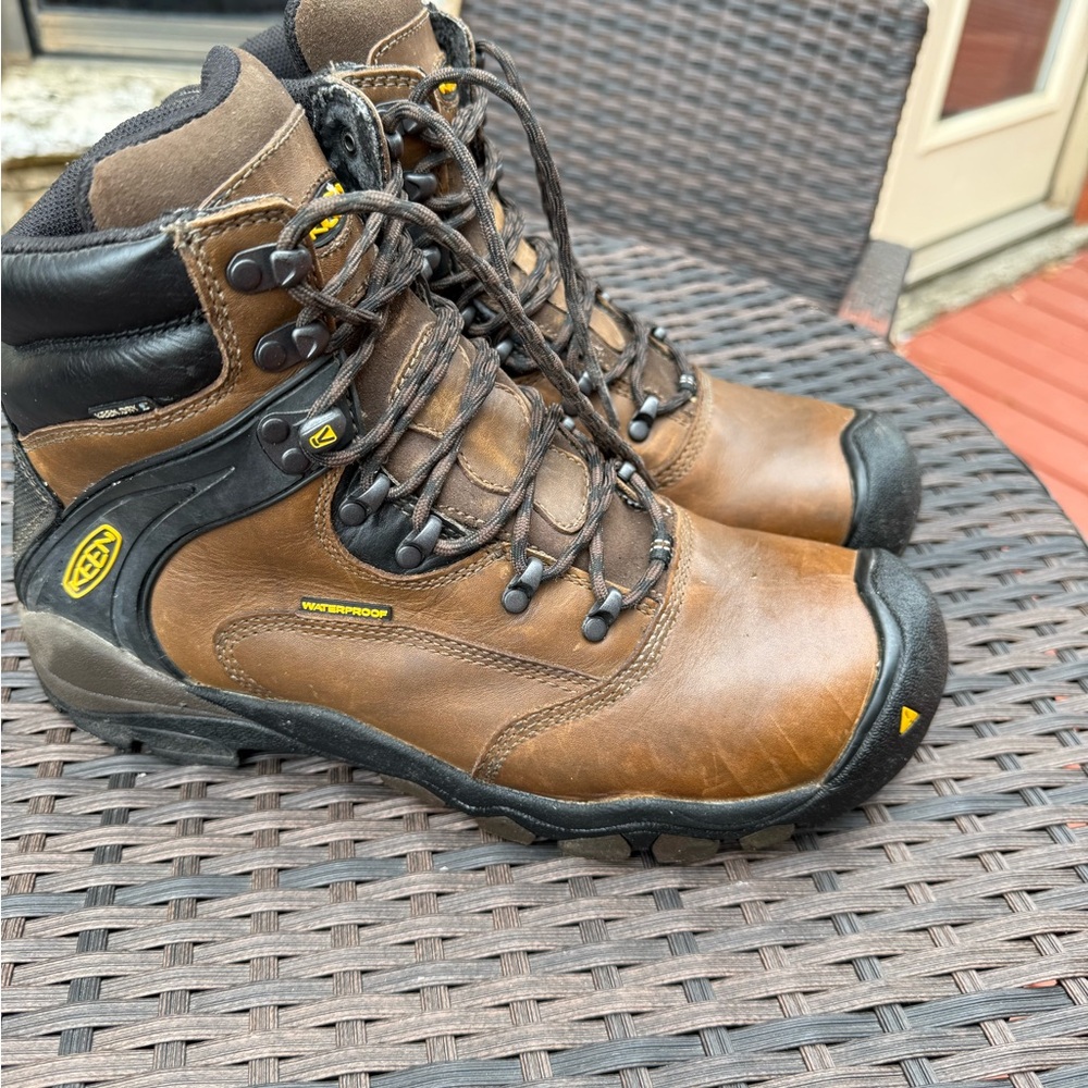 Keen Men's Brown and Black Hiking Boots